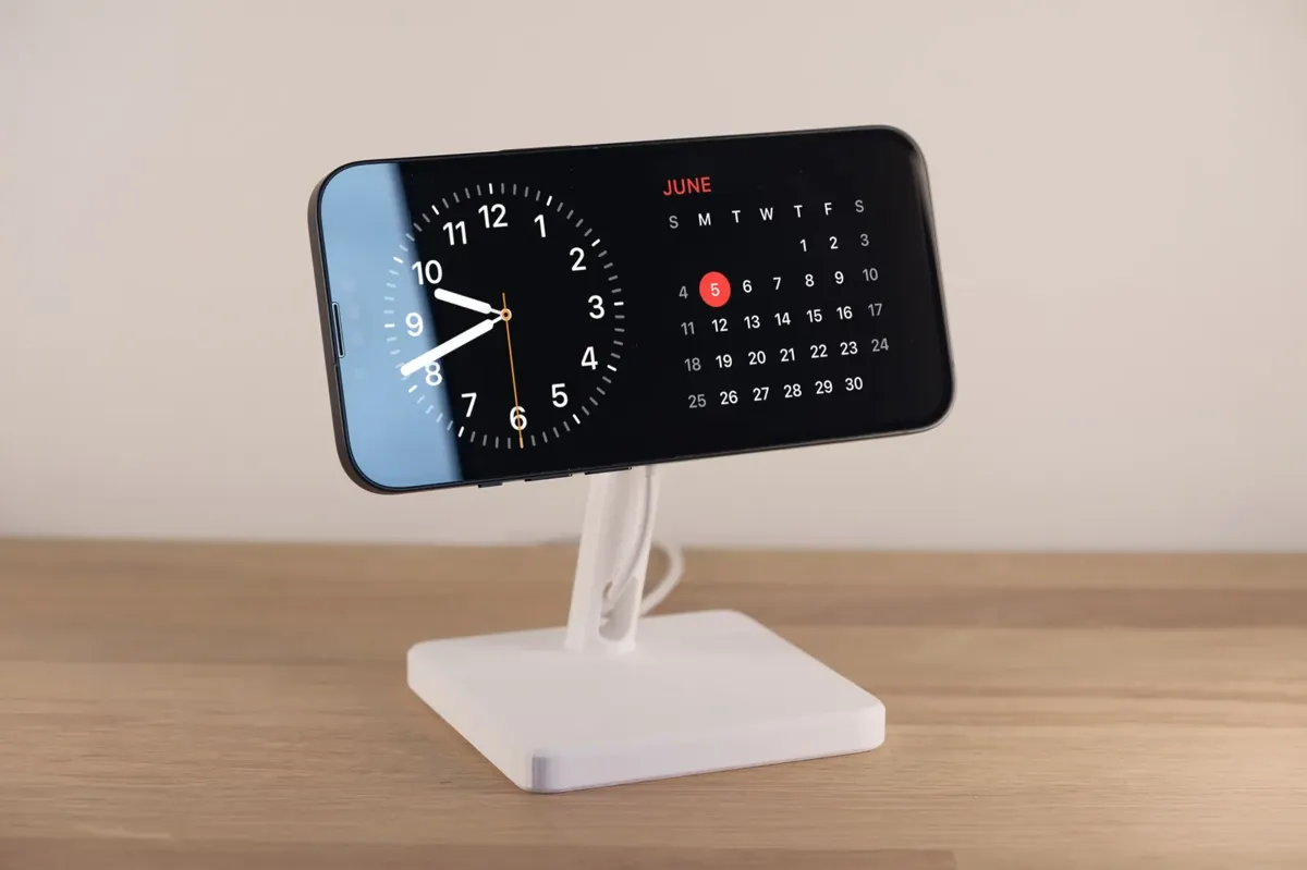 MagSafe Charger Stand for iPhone - Decor, in stock in India