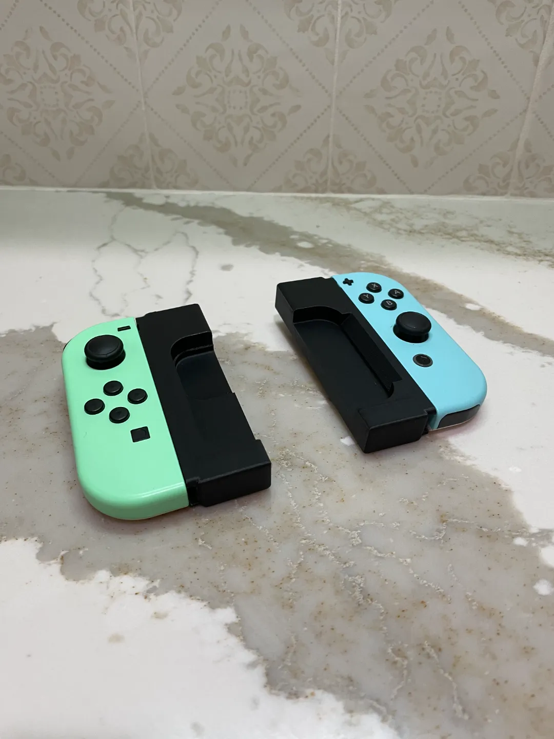 iPhone 12/13 Mini Joycon Grip Attachment, photo 2 of 4 - iPhone 12/13 Mini Joycon Grip Attachment Hobby & DIY