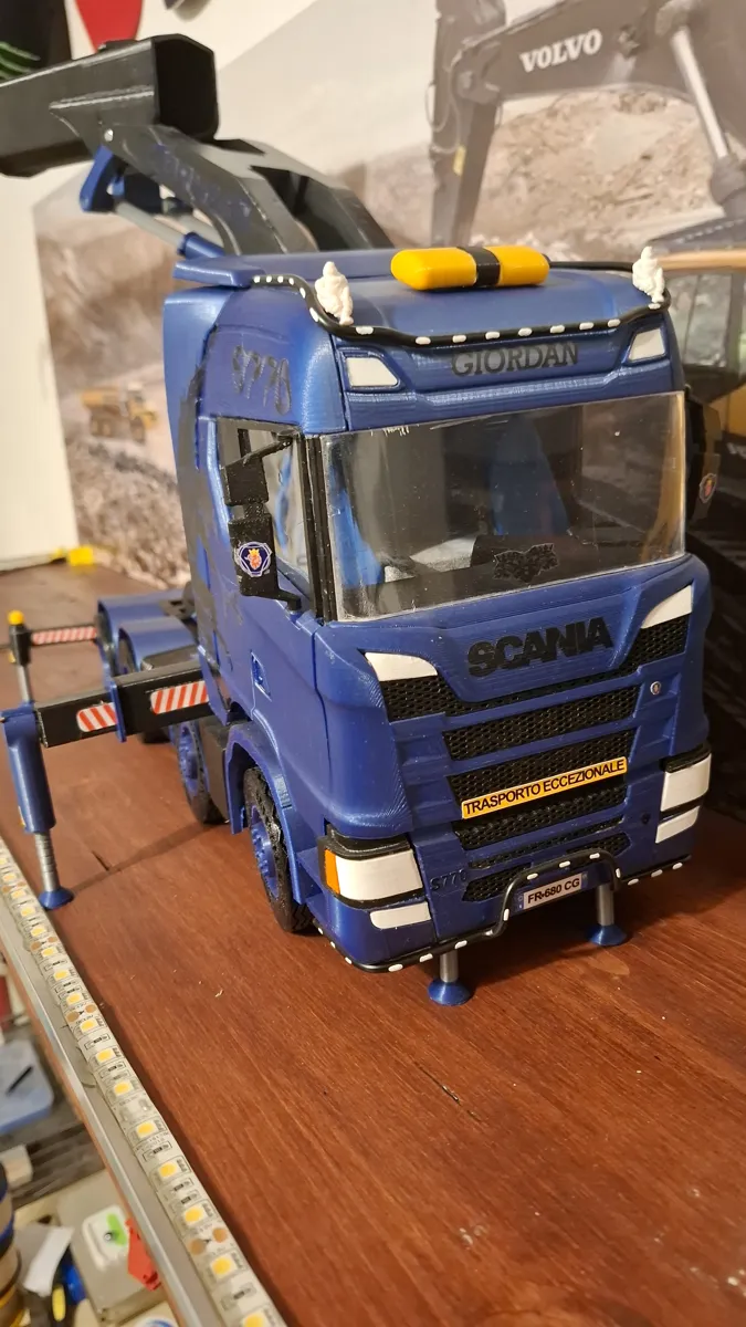SCANIA S770 WITH CORMACH CRANE, photo 3 of 4 - SCANIA S770 WITH CORMACH CRANE Models, RC & Drones
