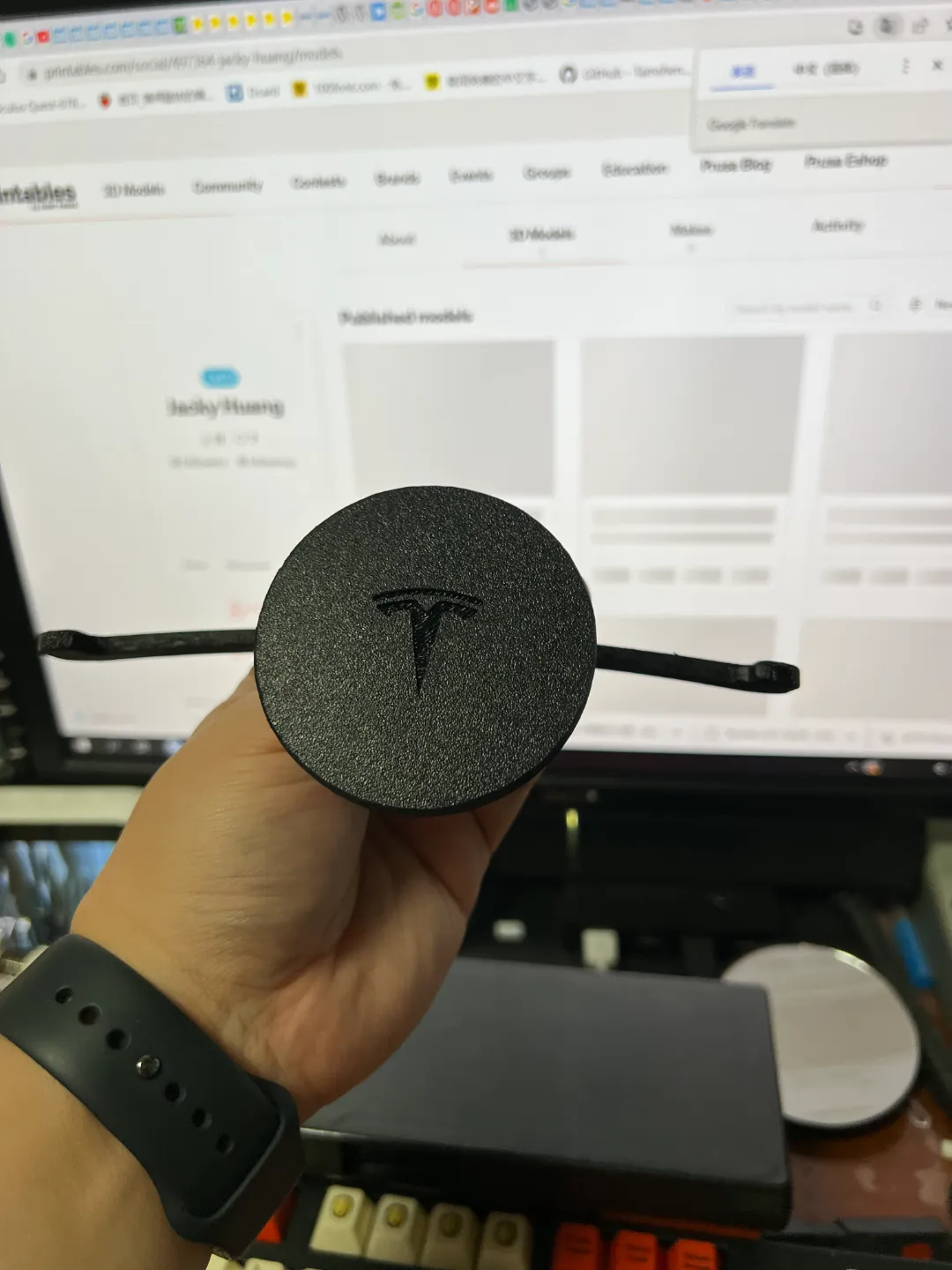 Tesla Model 3/Y MagSafe Seat Hook, photo 3 of 4 - Tesla Model 3/Y MagSafe Seat Hook Hobby & DIY
