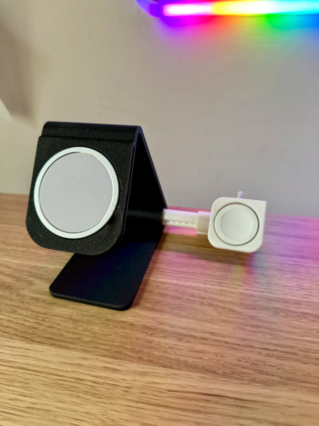 Extensible MagSafe Charger Stand, photo 3 of 4 - Extensible MagSafe Charger Stand Mobile & Device Accessories
