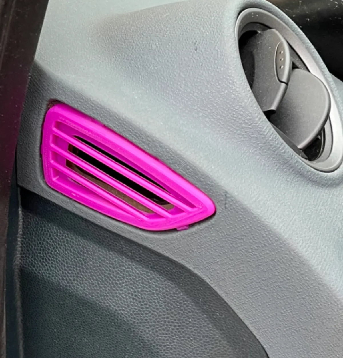 Side cover ventilation Ford Fiesta MK7 JA8 2009