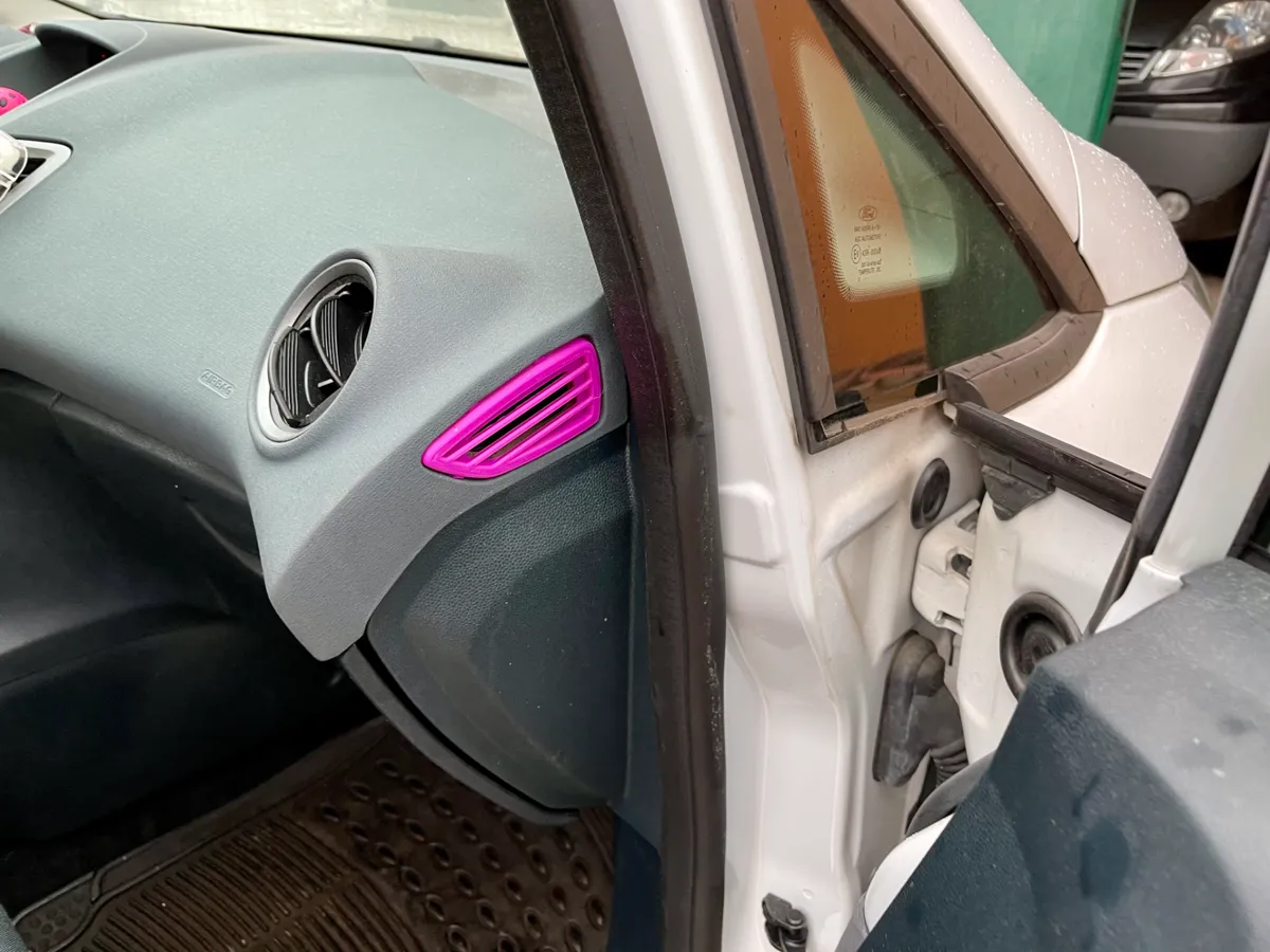 Side cover ventilation Ford Fiesta MK7 JA8 2009, photo 3 of 4 - Side cover ventilation Ford Fiesta MK7 JA8 2009 Car & Vehicle