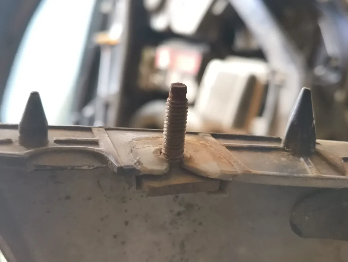 peugeot 206 bumper screw plate, photo 4 of 4 - peugeot 206 bumper screw plate Hobby & DIY