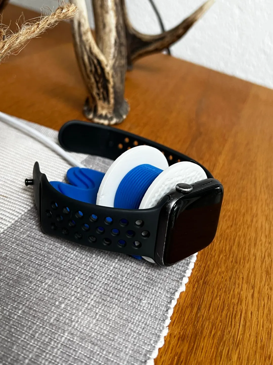 Ladestation Apple Watch - geschmolzene Spule, photo 3 of 4 - Ladestation Apple Watch - geschmolzene Spule Tools