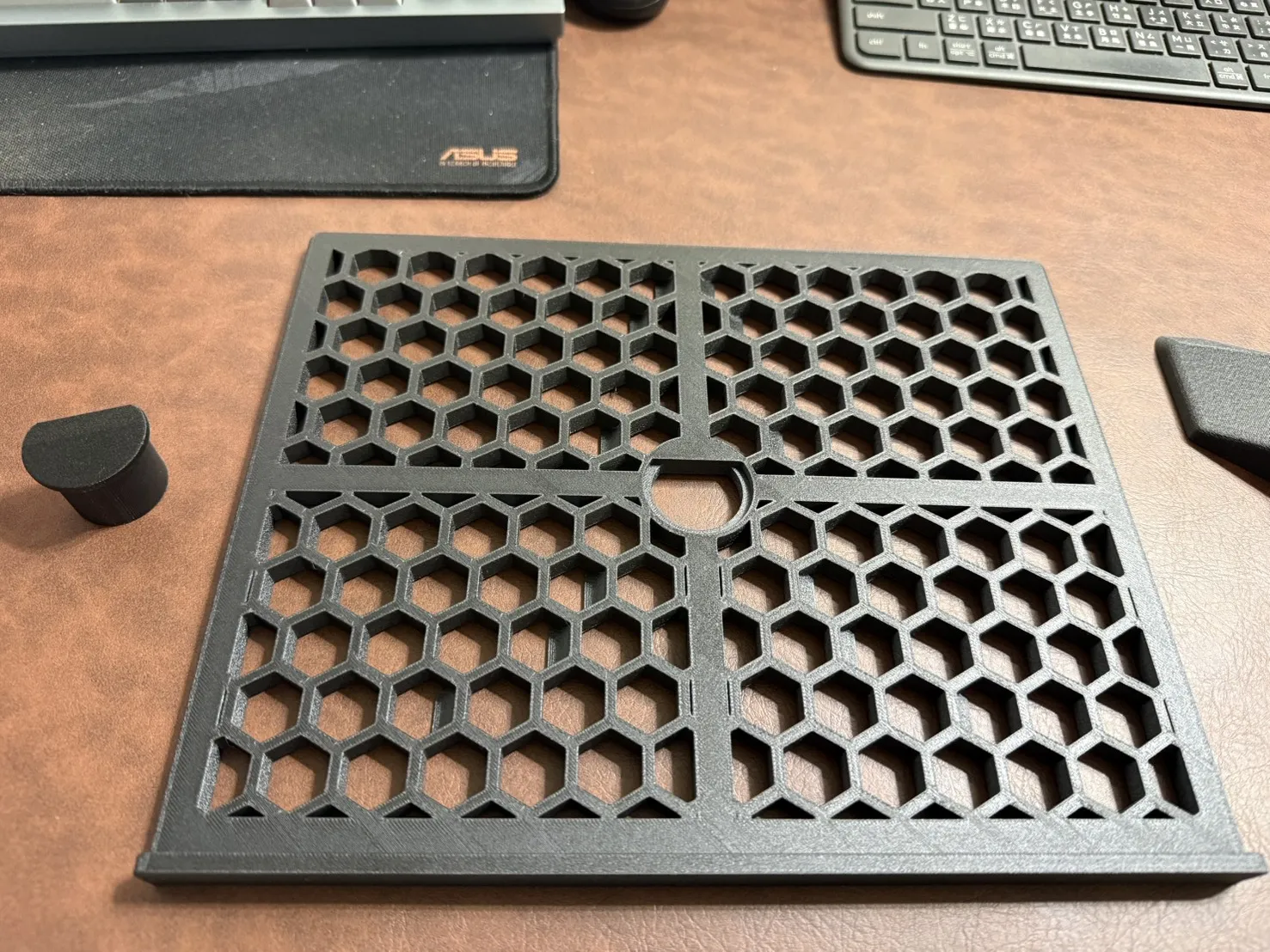 ipad air 13吋平板支架( M2 M3 M4), photo 4 of 4 - ipad air 13吋平板支架( M2 M3 M4) Household