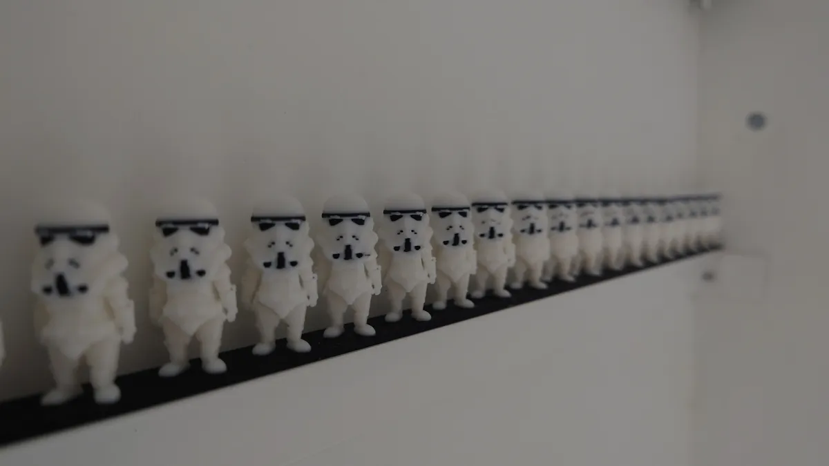 Mini Stormtrooper with coloured helmet 3cm, photo 3 of 4 - Mini Stormtrooper with coloured helmet 3cm Miniatures