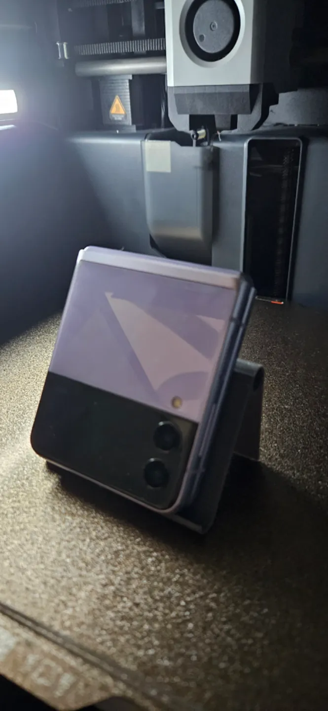 Simple small phone stand, photo 2 of 4 - Simple small phone stand Household