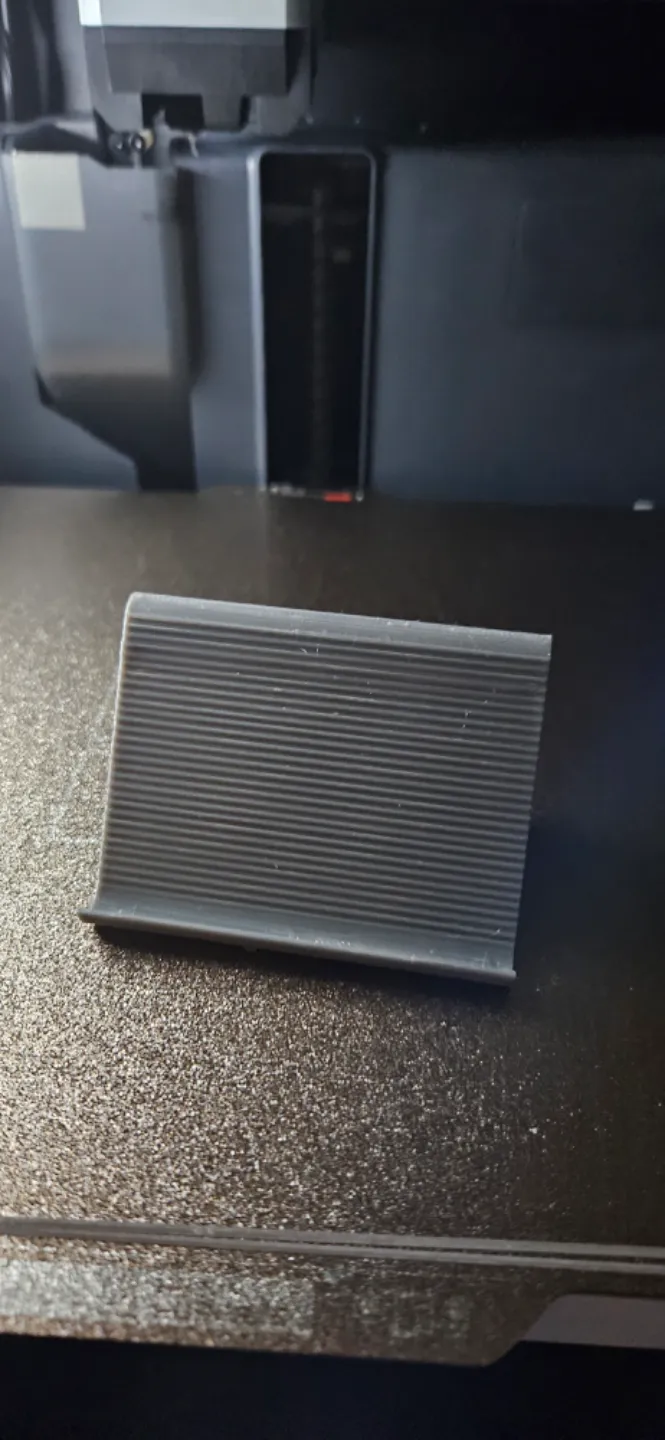 Simple small phone stand, photo 4 of 4 - Simple small phone stand Household