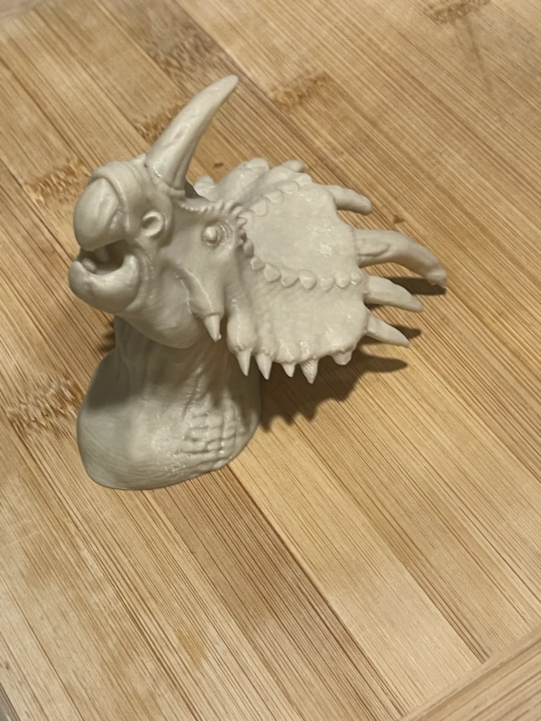 Triceratops Dinosaur Bust with Plaque, photo 3 of 4 - Triceratops Dinosaur Bust with Plaque Art