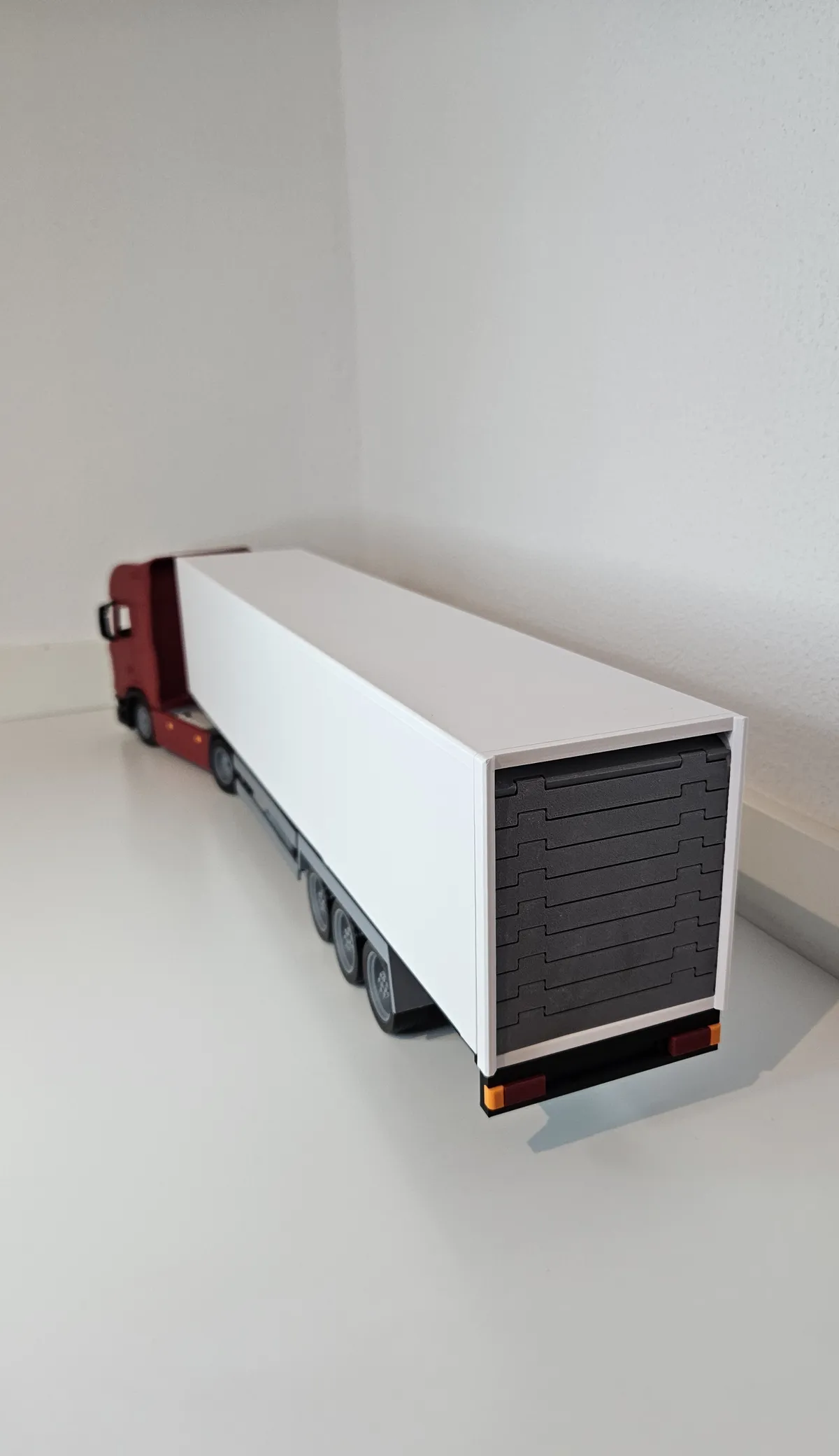 Box Trailer 1:24 Scale, photo 3 of 4 - Box Trailer 1:24 Scale Models, RC & Drones
