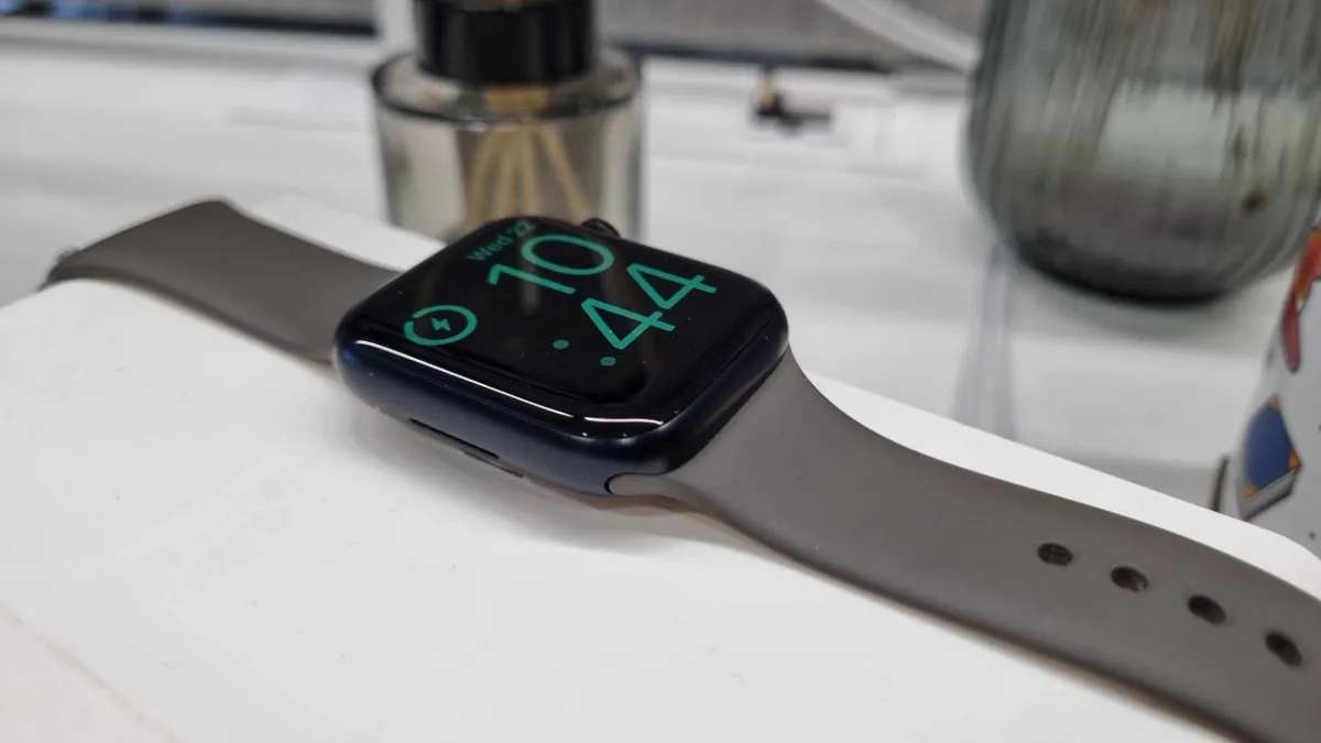 IPhone stand with apple watch (both chargers), photo 4 of 4 - IPhone stand with apple watch (both chargers) Mobile & Device Accessories