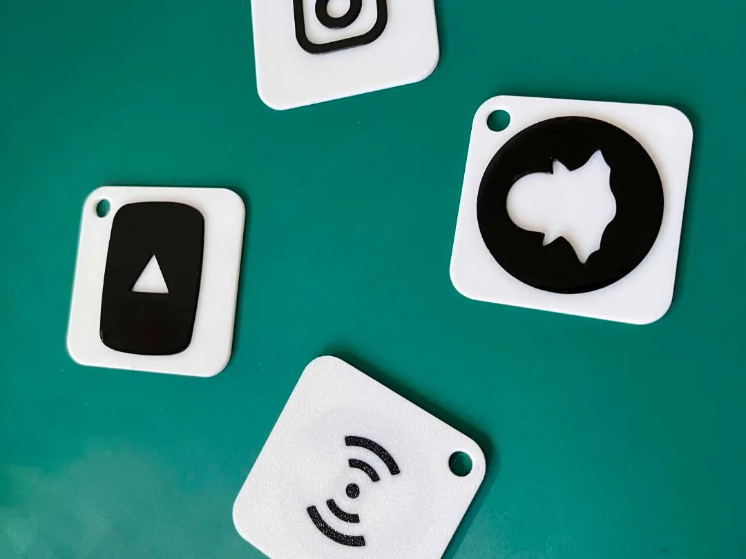 Keychain with an NFC/RFID Tag for social media - Photo & Custom Keychains, in stock