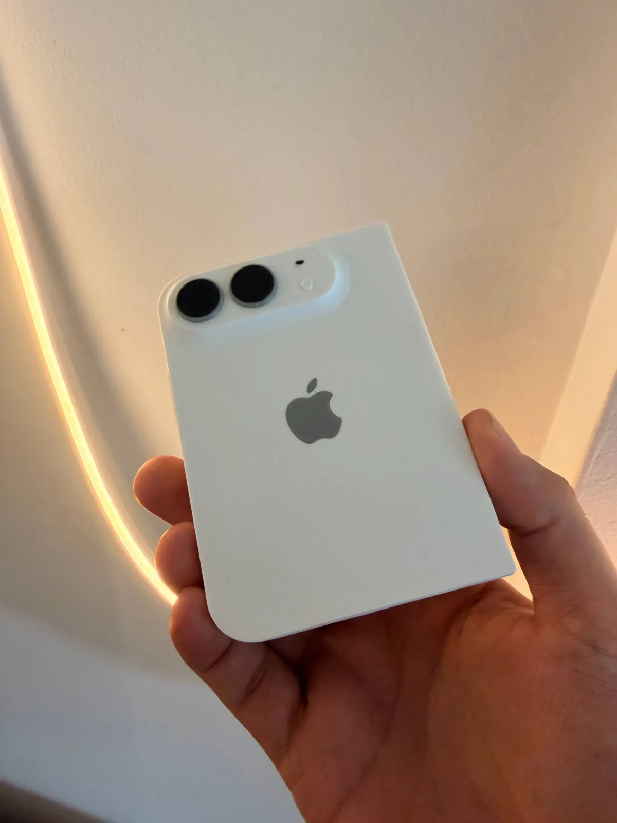 iPhone 18 Duo, photo 2 of 4 - iPhone 18 Duo Hobby & DIY