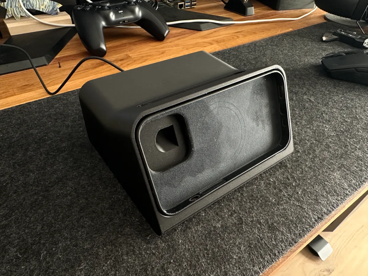 iPhone 14 Pro Standby Mode Dock, photo 2 of 3 - iPhone 14 Pro Standby Mode Dock Household