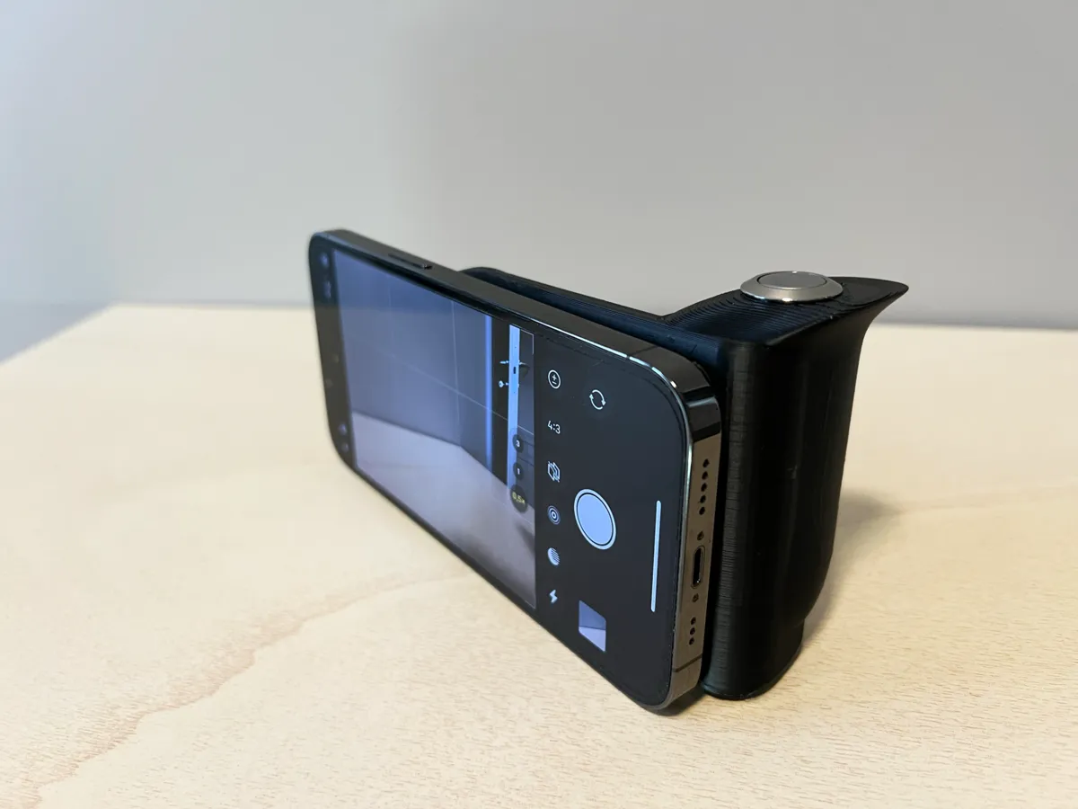 MagSafe Bluetooth Camera Grip Handle, photo 2 of 3 - MagSafe Bluetooth Camera Grip Handle Hobby & DIY