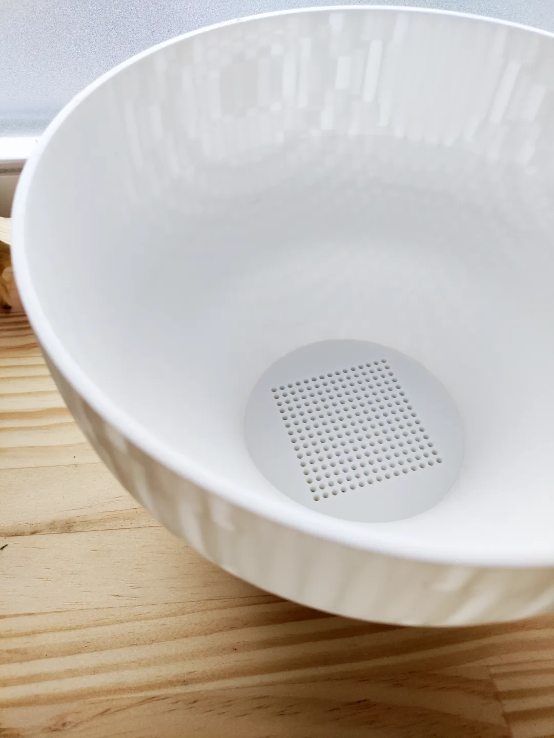 Plant Pot with Large Water Reservoir - 2 Sizes, photo 4 of 4 - Plant Pot with Large Water Reservoir - 2 Sizes Garden & Outdoor