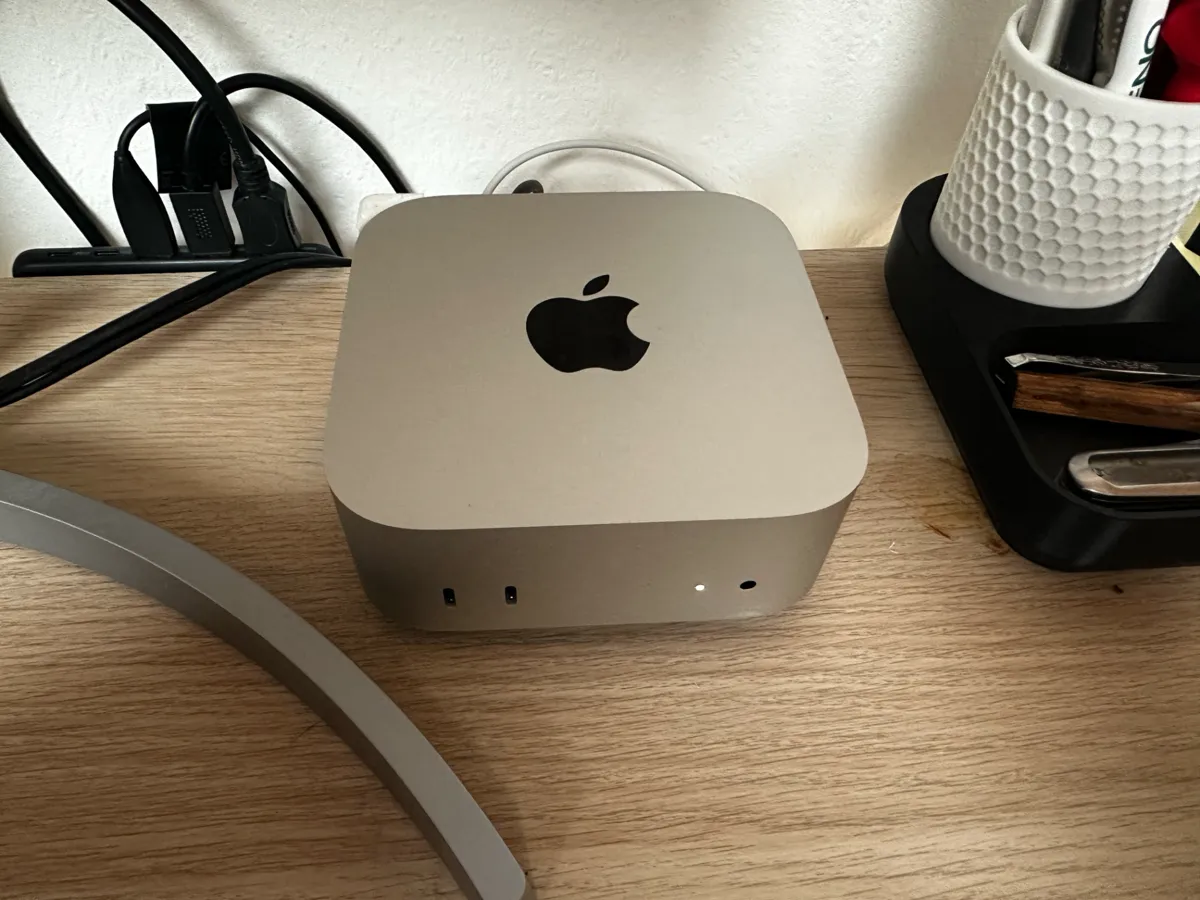 Mac mini M4 Standfuß mit Power-Schalter, photo 2 of 4 - Mac mini M4 Standfuß mit Power-Schalter Tools