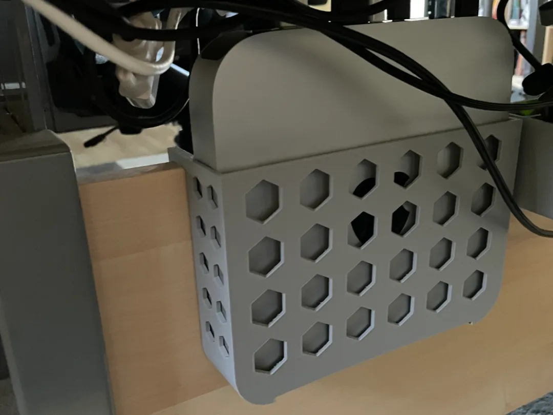 Mac mini M1 desk mount