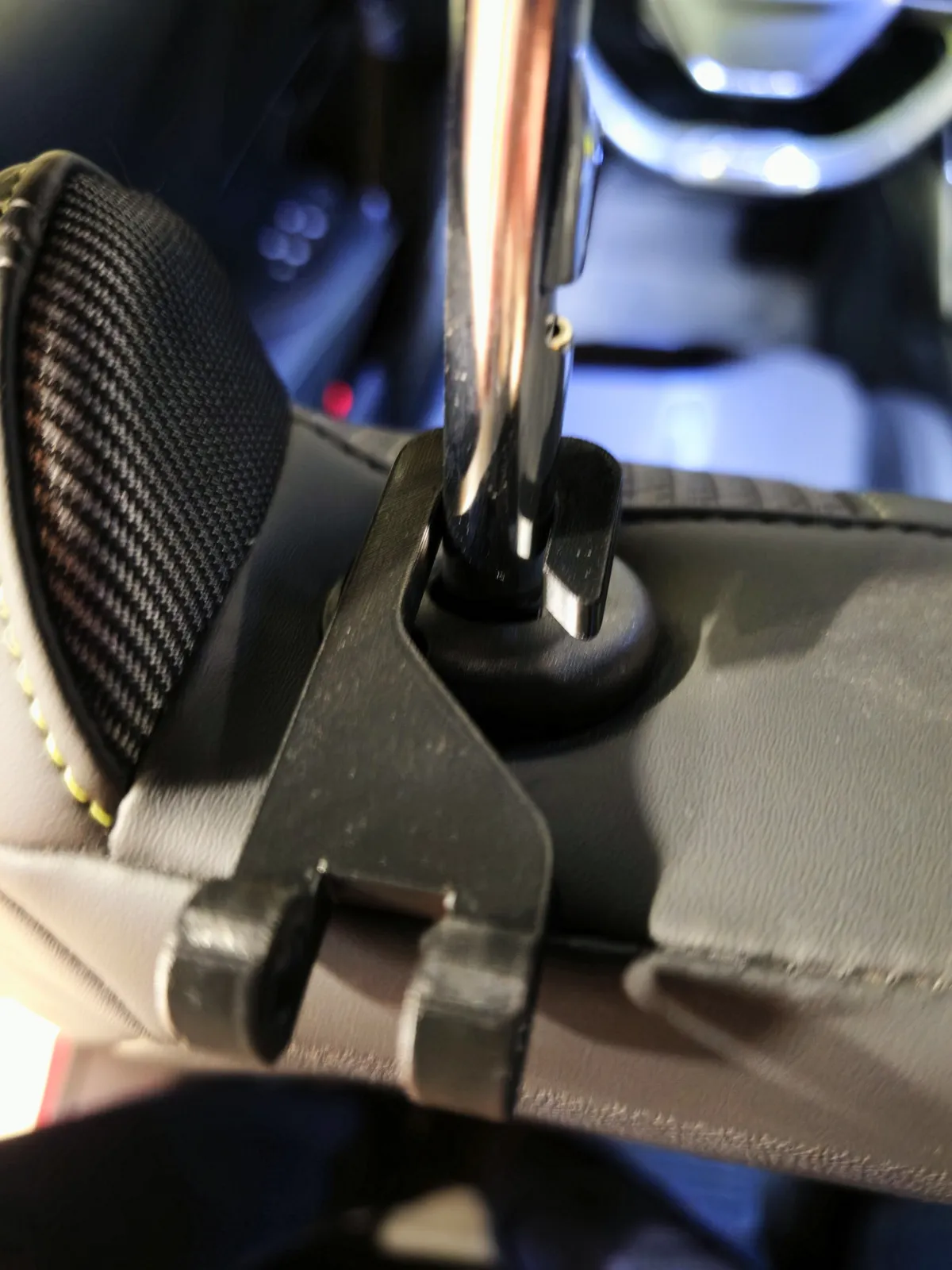 Ipad/tablet holder car seat, photo 2 of 4 - Ipad/tablet holder car seat Mobile & Device Accessories