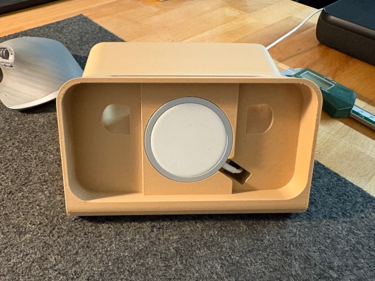 iPhone 16 Dock, photo 2 of 2 - iPhone 16 Dock Mobile & Device Accessories