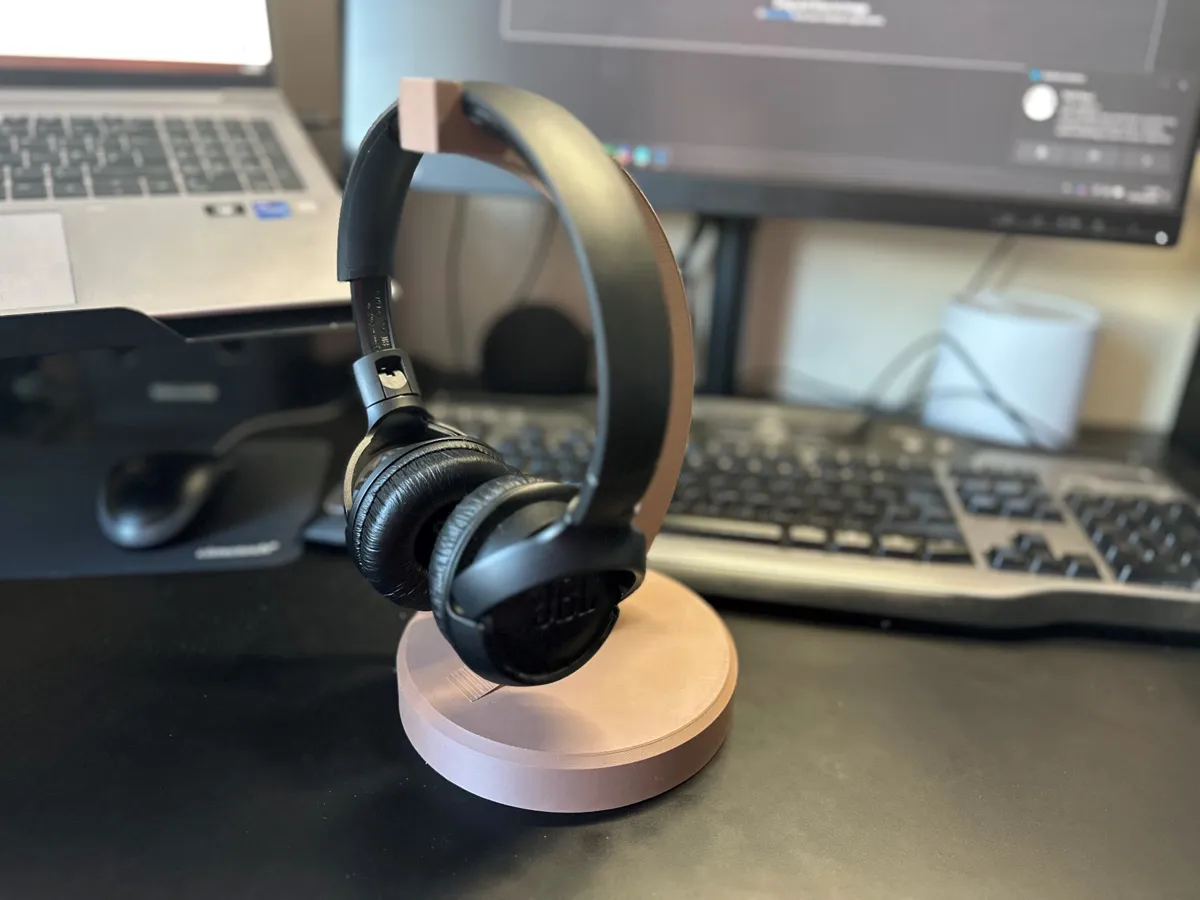 Elegant Headphone Stand, photo 4 of 4 - Elegant Headphone Stand Mobile & Device Accessories
