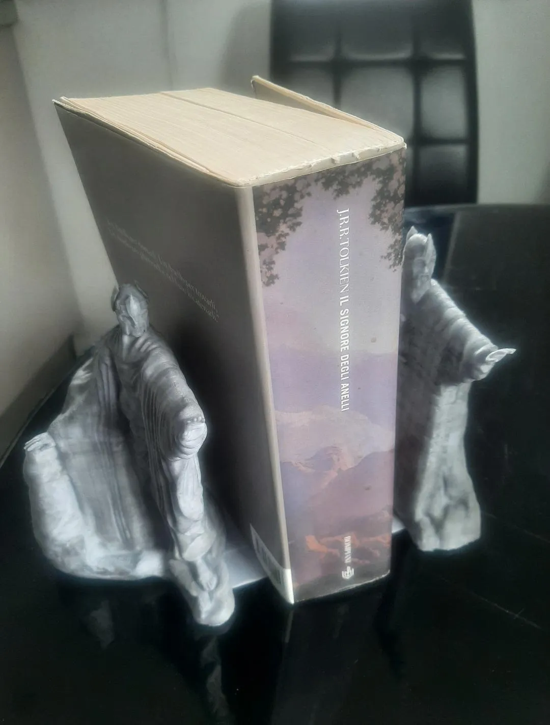 LOTR Argonath Book-Ends, photo 3 of 4 - LOTR Argonath Book-Ends Desk & Office