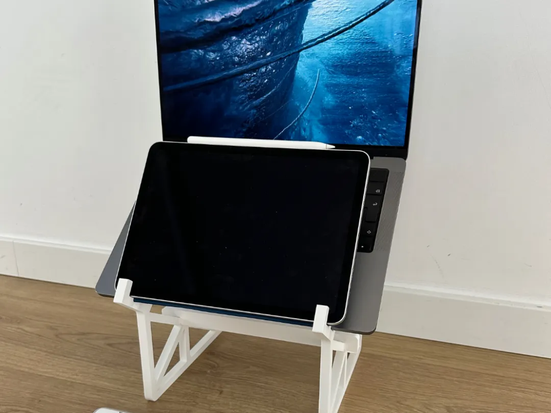 Macbook and iPad Raised Stand - portable - MacBook Stands, in stock in India