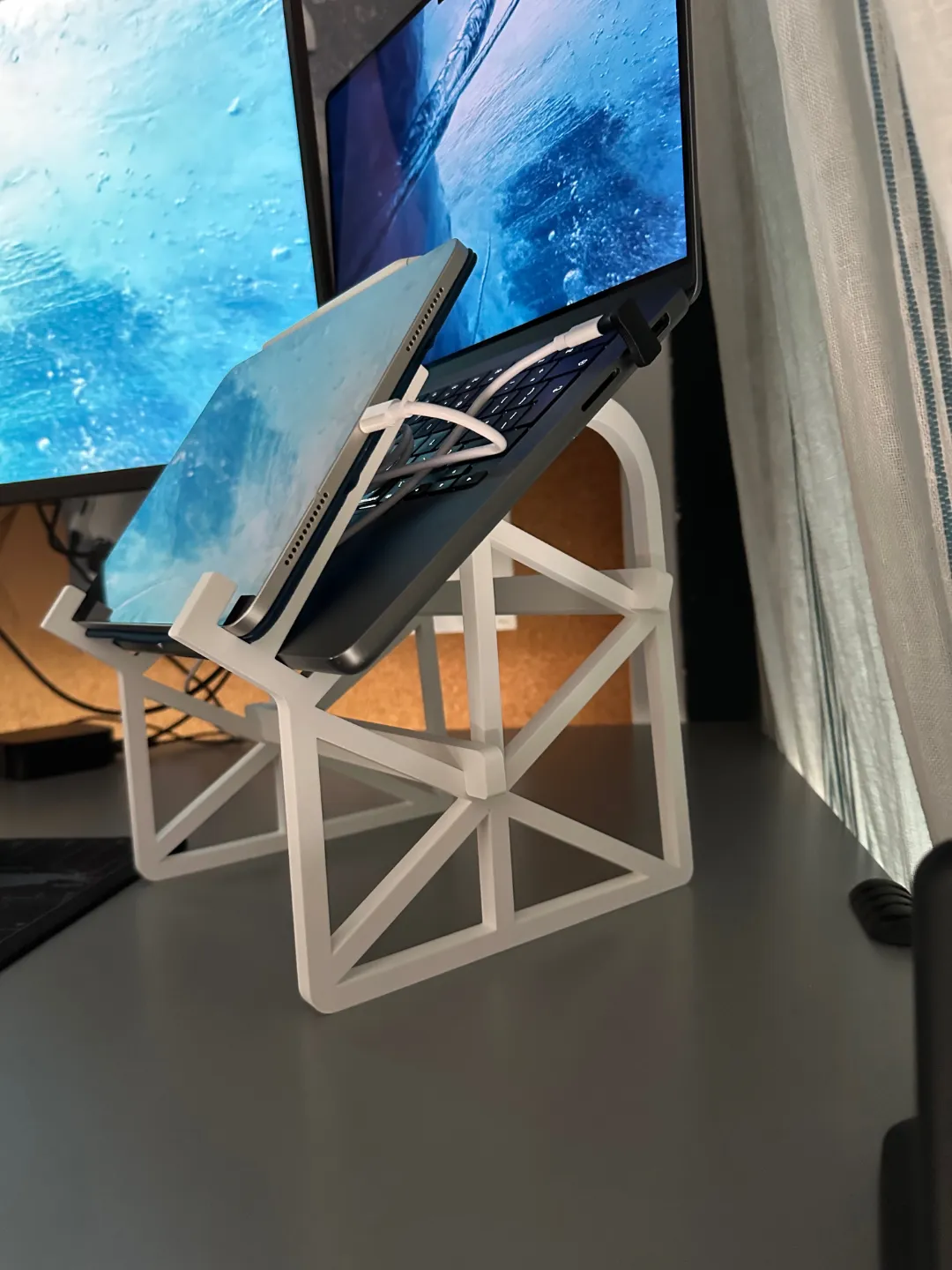 Macbook and iPad Raised Stand - portable, photo 2 of 4 - Macbook and iPad Raised Stand - portable Mobile & Device Accessories