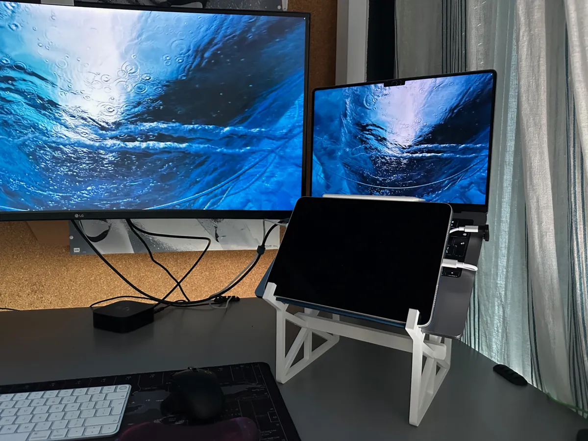 Macbook and iPad Raised Stand - portable, photo 3 of 4 - Macbook and iPad Raised Stand - portable Mobile & Device Accessories