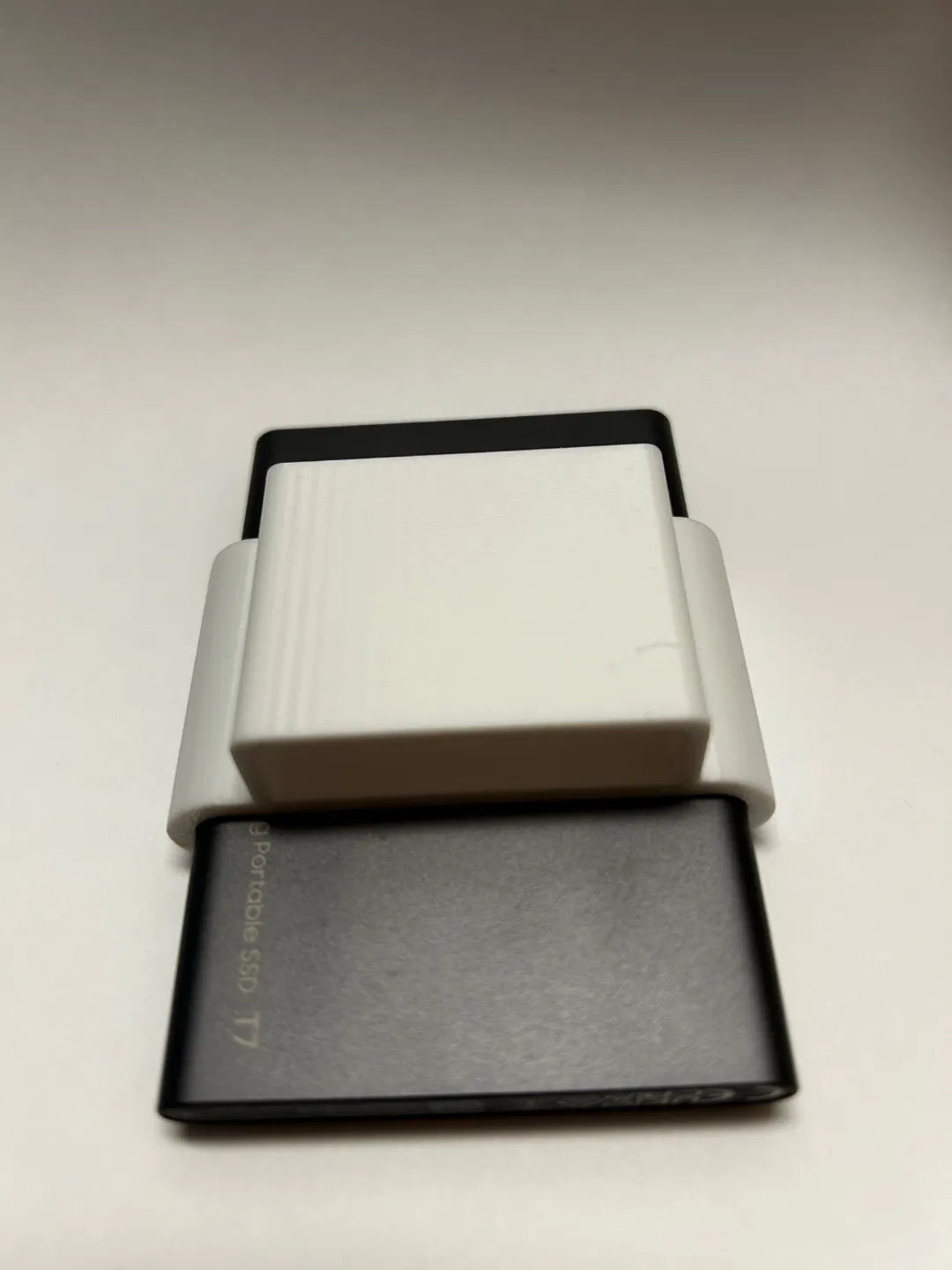 Cable holder clip for Samsung T7 SSD, photo 3 of 4 - Cable holder clip for Samsung T7 SSD Household