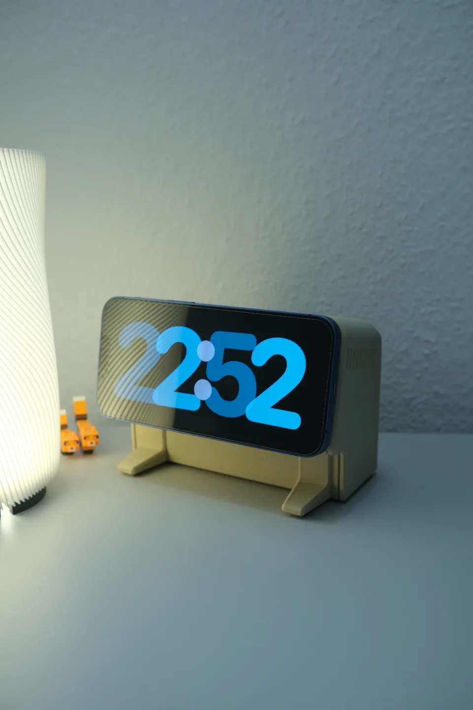 Retro 80s Apple Lisa MagSafe Stand, photo 2 of 4 - Retro 80s Apple Lisa MagSafe Stand Hobby & DIY