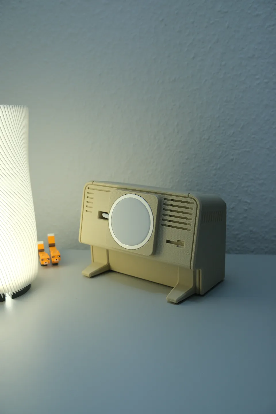 Retro 80s Apple Lisa MagSafe Stand, photo 3 of 4 - Retro 80s Apple Lisa MagSafe Stand Hobby & DIY
