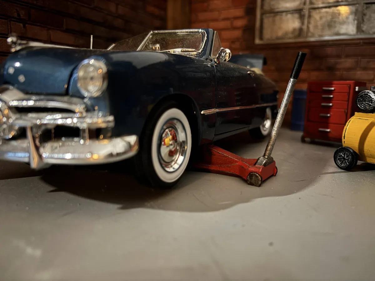 hydraulic Car Jack 1:24 garage diorama accessories, photo 2 of 4 - hydraulic Car Jack 1:24 garage diorama accessories Figurines & Collectibles