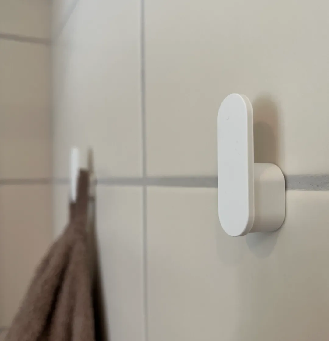 Minimalistic wall hook