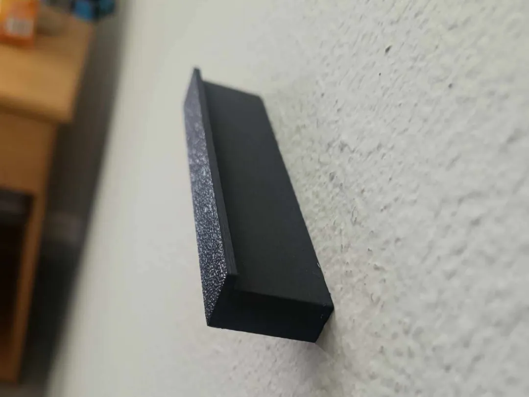 Minimalistic Shelf For Photos and Hueforge Prints