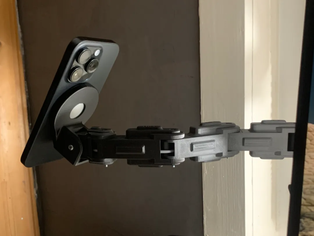 iPhone MagSafe Mount for Monitor Pole