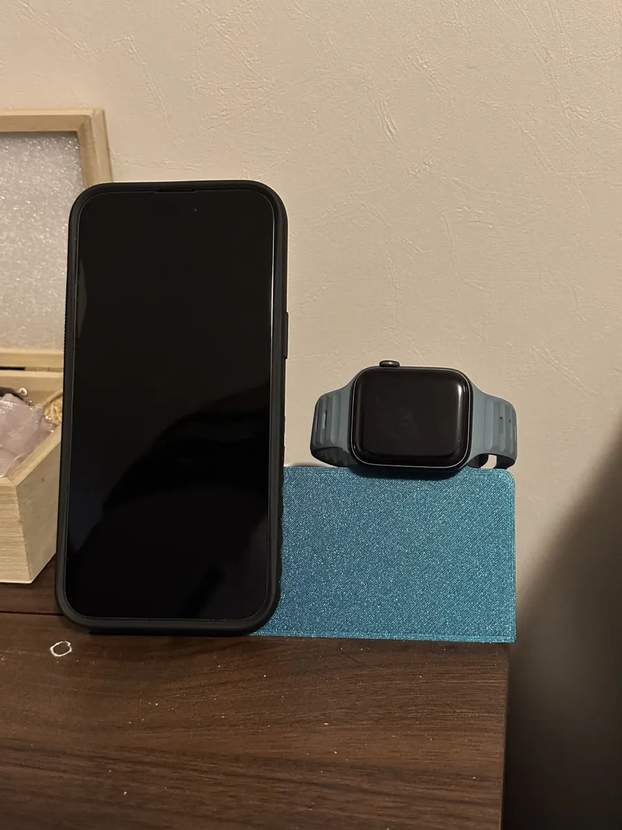 MagSafe charging stand for iPhone & Apple Watch supports Standby, photo 2 of 4 - MagSafe charging stand for iPhone & Apple Watch supports Standby Tools