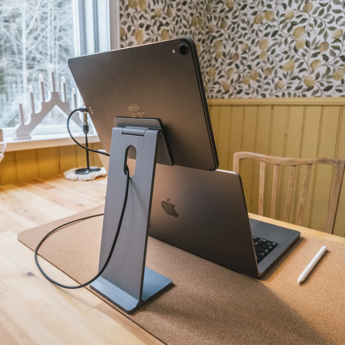 iPad Stand (als zweit Monitor für 14" Macbook), photo 3 of 4 - iPad Stand (als zweit Monitor für 14" Macbook) Mobile & Device Accessories