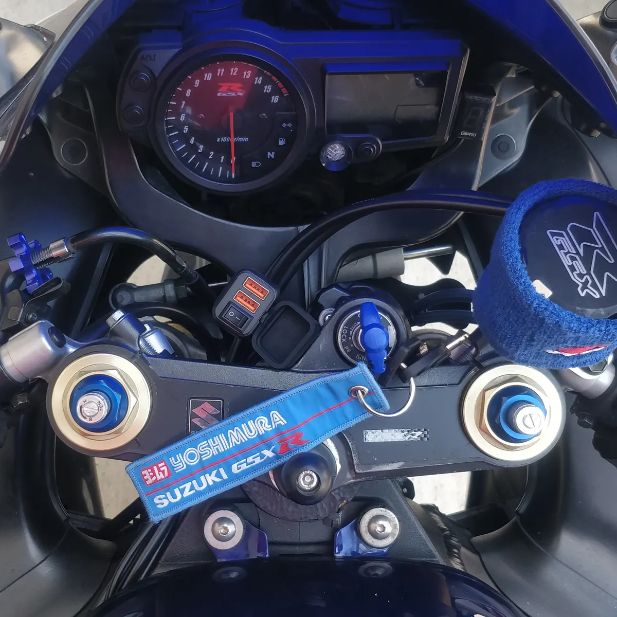Adaptateur USB moto - Bike & Scooty Accessories, in stock in India