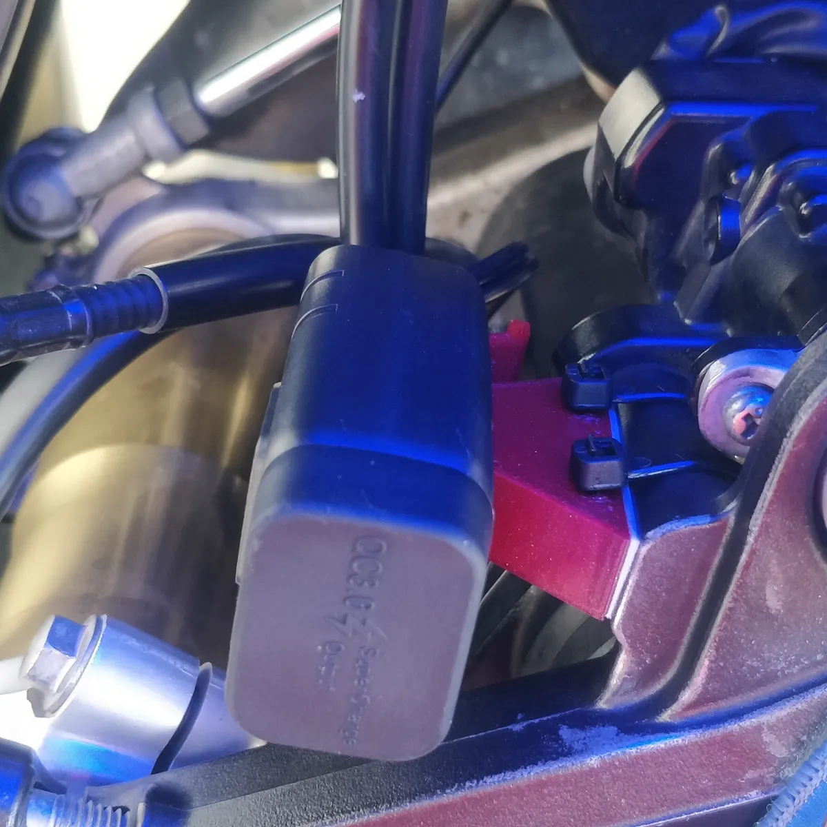 Adaptateur USB moto, photo 3 of 4 - Adaptateur USB moto Car & Vehicle