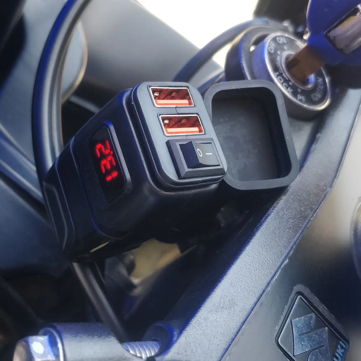 Adaptateur USB moto, photo 4 of 4 - Adaptateur USB moto Car & Vehicle