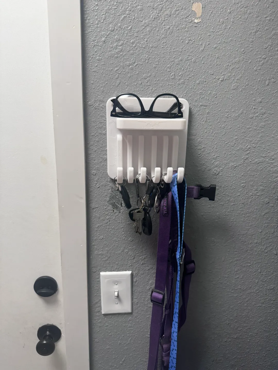 Key Hooks W/ Shelf, photo 2 of 3 - Key Hooks W/ Shelf Household