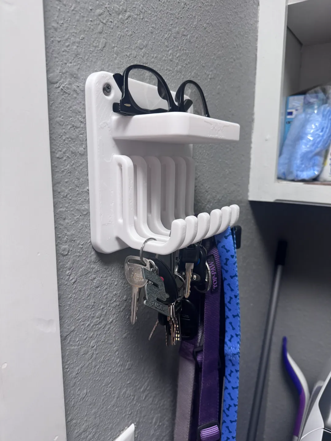 Key Hooks W/ Shelf, photo 3 of 3 - Key Hooks W/ Shelf Household