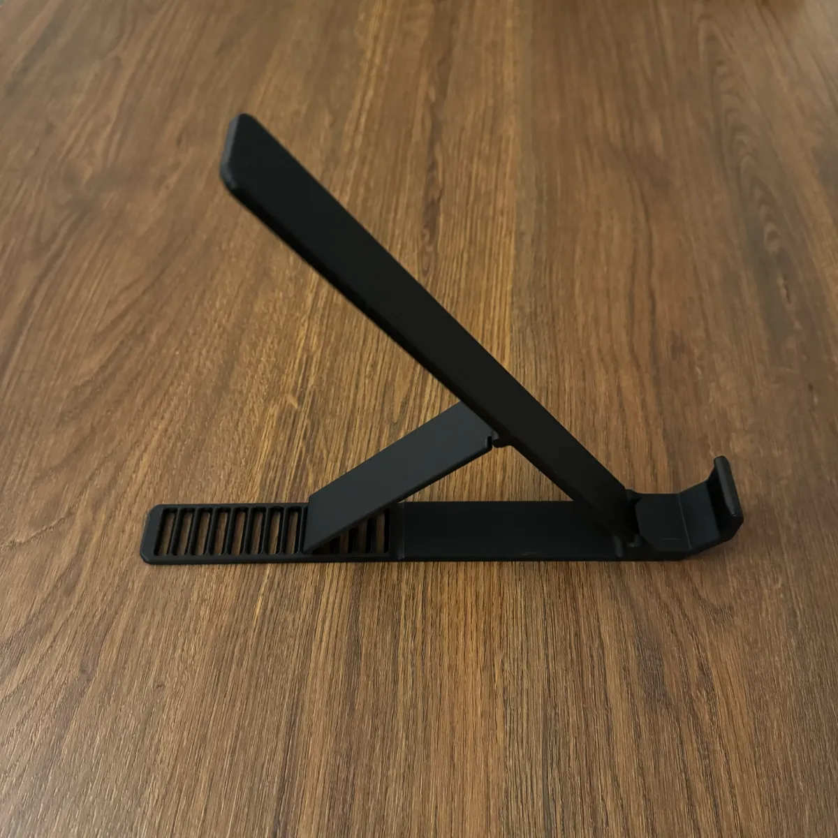 Laptop Stand - Foldable - Adjustable, photo 3 of 4 - Laptop Stand - Foldable - Adjustable Mobile & Device Accessories