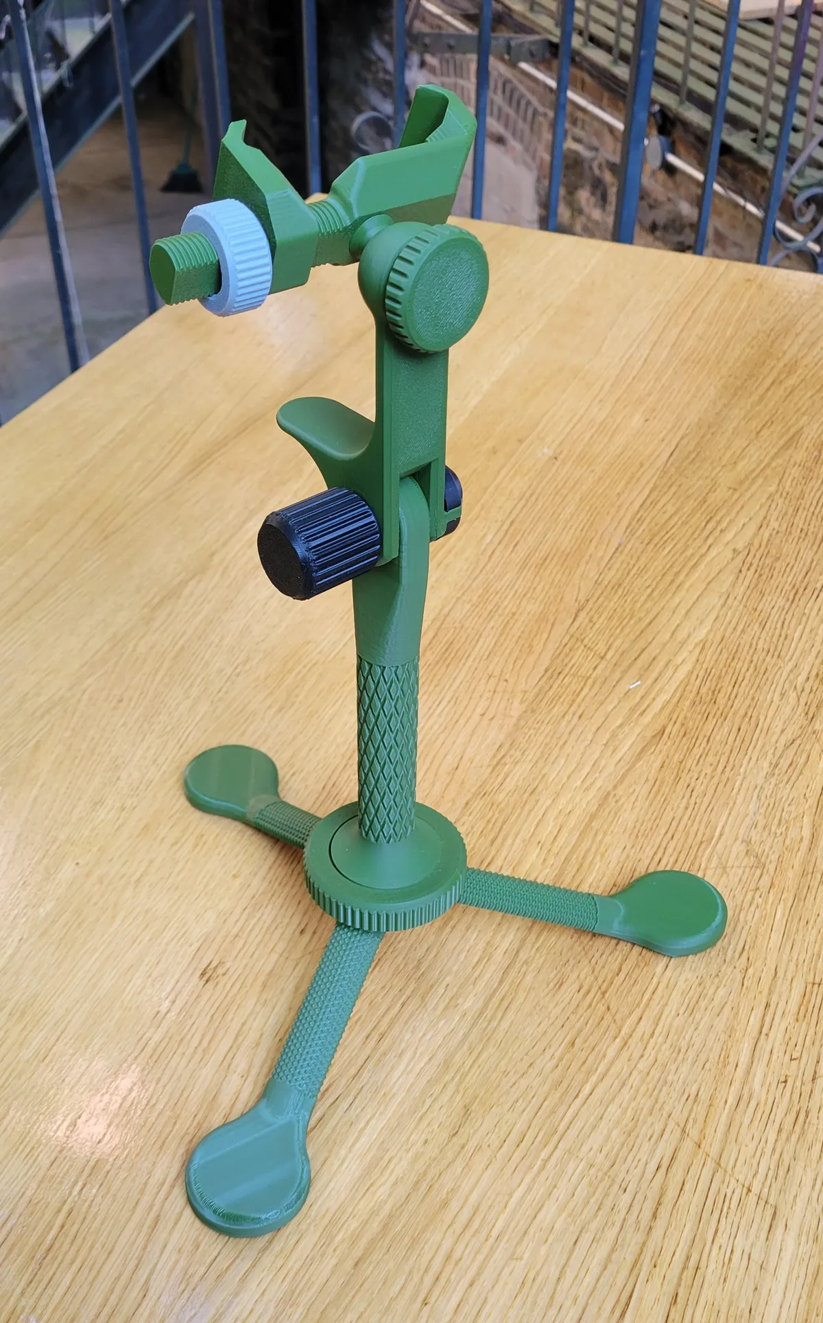 Adjustable Tripod Stand for Phone Photography, photo 4 of 4 - Adjustable Tripod Stand for Phone Photography Tools