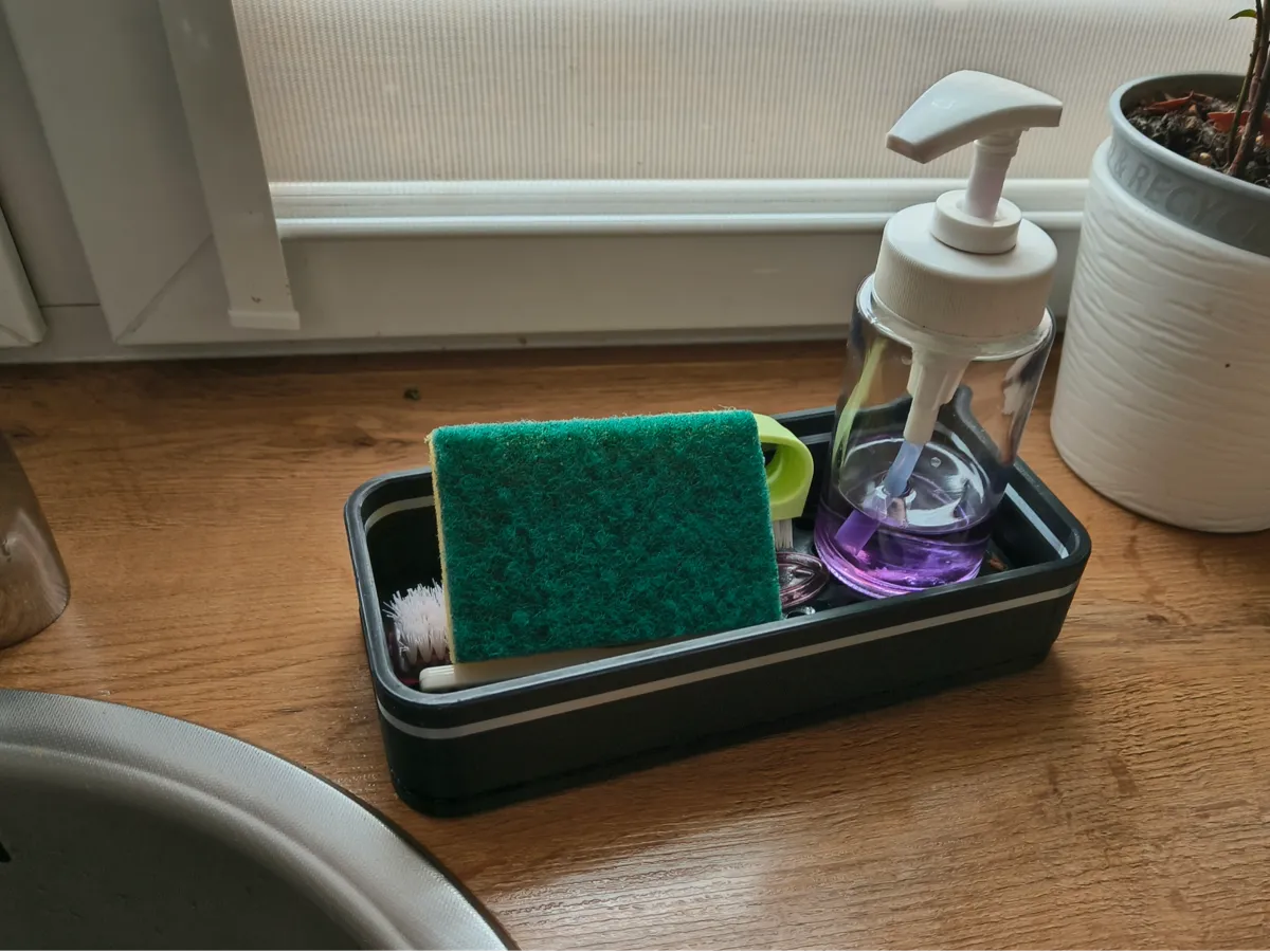 Simple kitchen organizer with drip tray