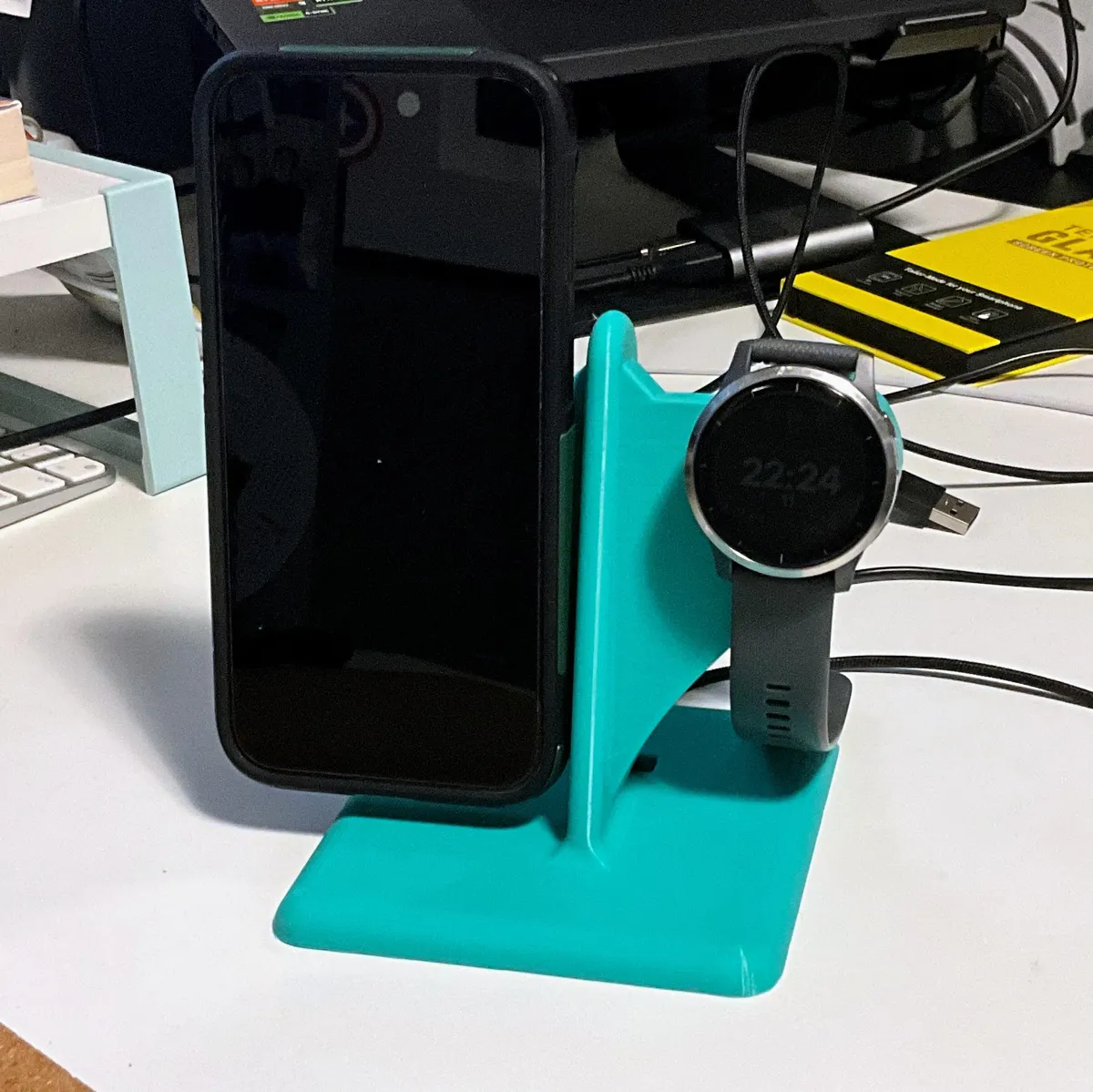 ESR Magsafe & Smart Watch Charging Dock Station, photo 2 of 3 - ESR Magsafe & Smart Watch Charging Dock Station Hobby & DIY