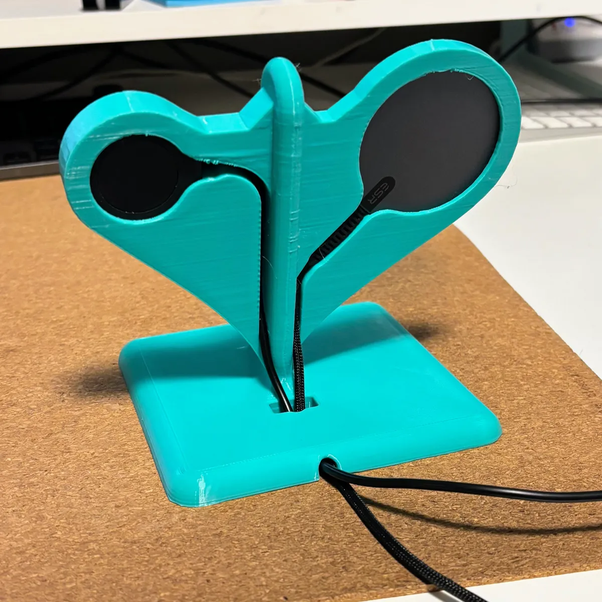 ESR Magsafe & Smart Watch Charging Dock Station, photo 3 of 3 - ESR Magsafe & Smart Watch Charging Dock Station Hobby & DIY