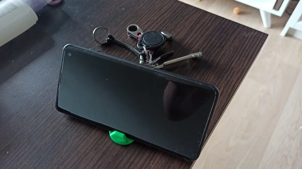 Phone STAND Keychain, photo 4 of 4 - Phone STAND Keychain Hobby & DIY